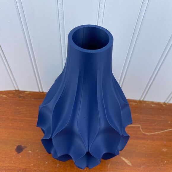 Modern Vase, Abyssal Flower Vase - Picture 3 of 9